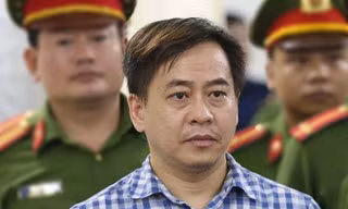 Ông Phan Văn Anh Vũ được giảm một năm tù
