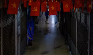 Chợ Đồng Xuân, Hàng Da bỗng dưng ‘đóng băng’ giữa hè: Nỗi lo lớn hơn cả hàng hóa ế ẩm