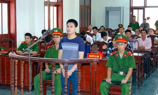Bị cáo Nguyễn Văn Thắng chịu mức án 18 năm tù vì tội Hiếp dâm trẻ em.