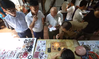 Chợ phiên đá quý nhộn nhịp giữa Thủ đô