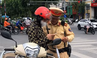 Tài xế đầu tiên bị tạm giữ giấy phép lái xe qua VNeID