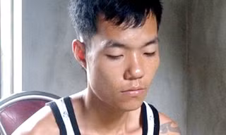 Thanh niên xăm trổ khai bị ngáo đá. Ảnh: Việt Đức