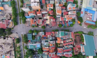 Ngày 6/7, HĐND Hà Nội nhất trí thông qua nghị quyết về việc đặt tên 19 tuyến đường phố mới, trong đó có hai tuyến đường mang tên nhạc sĩ Trịnh Công Sơn và nhà thơ Nguyễn Đình Thi. Phố Trịnh Công Sơn từ ngã ba ngõ 612 Lạc Long Quân đến giao với dốc ngã ba 