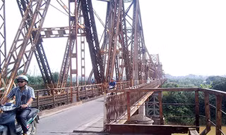 Cầu Long Biên đang xuống cấp do đã khai thác hơn 100 năm Ảnh: Thùy dương