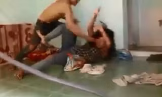Ghen tuông, chồng chém gục vợ tại mâm cơm