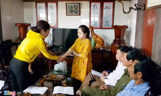 Phụ huynh Nghĩa bắt tay xin lỗi cô Phan Thị Hiên