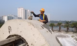 Toàn cảnh không khí hối hả tại công viên Phùng Khoang những ngày đầu năm