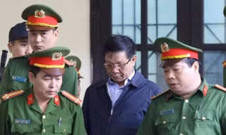 Theo luật sư, cựu trung tướng công an Phan Văn Vĩnh quyết định không kháng cáo