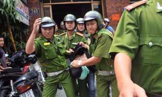 Loạn thần, chém bạn 46 nhát rồi lên giường ngủ