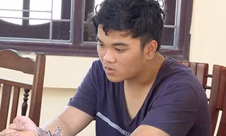 Đoàn Hữu Khơi tại trụ sở công an