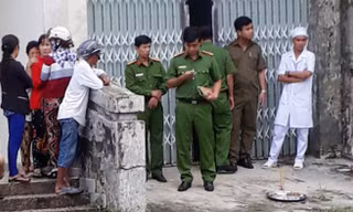 Thi thể nạn nhân được đưa vào nhà xác Bệnh viện Thới Bình để khám nghiệm pháp y