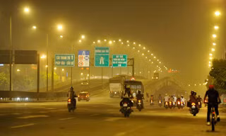 Hà Nội nhuốm đặc khói mù trong đêm tối
