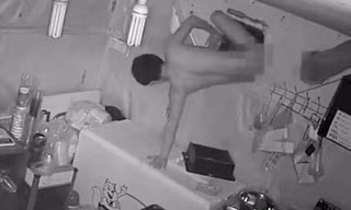 Trích xuất camera tìm kẻ chui lỗ thông gió trộm cả ký vàng