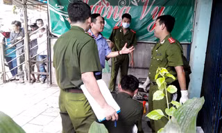 Cảnh sát điều tra tại hiện trường 