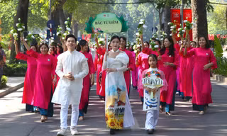 Hơn 1.000 phụ nữ Thủ đô đồng diễn dân vũ trong trang phục áo dài