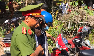 Nghi phạm sát hại hai phụ nữ bị dẫn giải