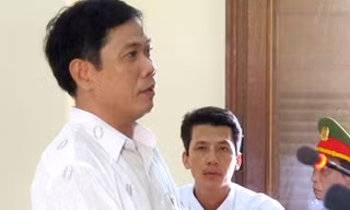 Phó Công an TP Tuy Hòa Lê Đức Hoàn có mặt tại phiên tòa phúc thẩm vụ án dùng nhục hình với tư cách người làm chứng. Ảnh: Tấn Lộc