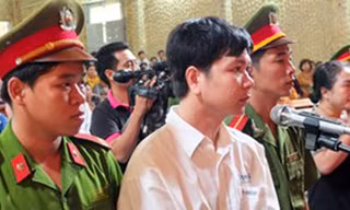 Nguyễn Minh Tiên tại phiên toà sáng 19/8 đang nghe tuyên án 