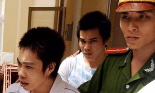 Đức Anh (trái) đến tòa sáng 8/10