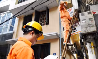 Giám đốc Sở cũng phát hoảng với hoá đơn tiền điện