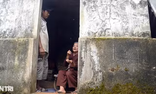 Cuộc sống mỗi lần rút xuống hầm trú bão của dân biển