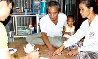Ông Đứng, bà Ngọc trình bày bức xúc với báo chí