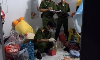 Khóa cửa nhốt bạn gái rồi đi nhậu, thanh niên bị đâm chết