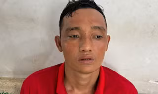 Vây bắt tên cướp giật sợi dây chuyền 2 lượng vàng của người đi trong hẻm