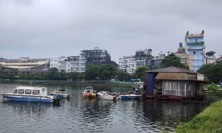 Vì sao tồn tại những công trình làm 'xấu' hình ảnh Hồ Tây?