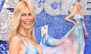 'Huyền thoại làng mốt' Claudia Schiffer trẻ đẹp, váy tôn ngực gợi cảm ở tuổi 49