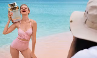 Siêu mẫu Gigi Hadid phô đường cong vệ nữ với áo tắm