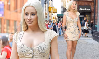 Nữ rapper sexy nhất thế giới xinh đẹp như 'búp bê sống' trên phố