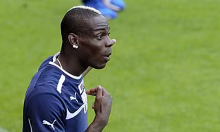Balotelli: "Kẻ nào sỉ nhục màu da của tôi sẽ phải chết!"