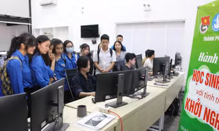 Tham gia hành trình chuyến xe khởi nghiệp, các bạn học sinh THPT sẽ được trải nghiệm các không gian nghiên cứu khoa học, khởi nghiệp đổi mới sáng tạo tại các trường ĐH, CĐ trên địa bàn. Ảnh: Giang Thanh