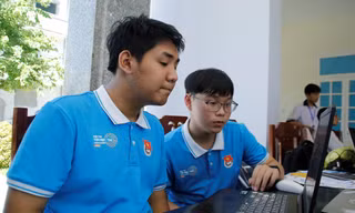 Hai nam sinh lớp 11 giành giải Nhất thi Tin học trẻ với phần mềm cho học sinh khuyết tật