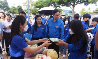 Sôi nổi ngày cao điểm tình nguyện xây dựng văn minh đô thị