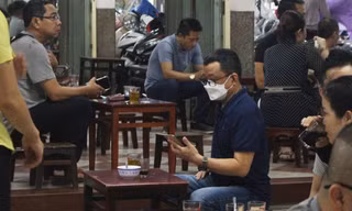 Hàng quán Đà Nẵng vắng khách trong ngày đầu mở bán trở lại