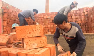 Trung Quốc: Trả lương bằng gần 300.000 viên gạch