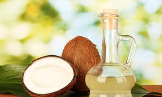 Dầu dừa chứa 82% chất béo bão hòa,trong đó, hàm lượng chất béo bão hòa có hại lên tới 63%.