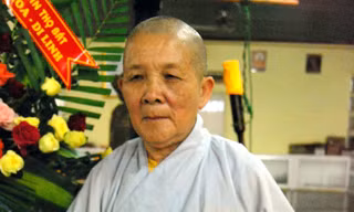 Chùa hai cô với mõ gáo dừa