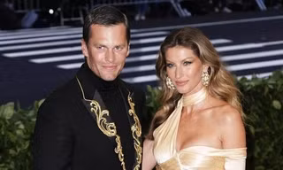 Siêu mẫu nội y ly hôn cầu thủ Tom Brady