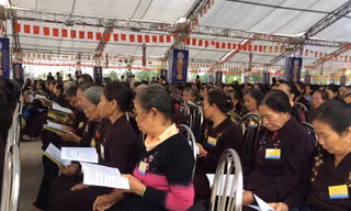 Hàng nghìn người cầu siêu cho nạn nhân tai nạn giao thông
