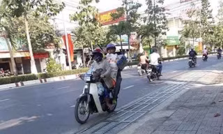  Phẫn nộ với người đi gom quà từ thiện mùa dịch COVID-19