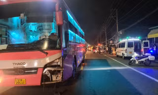 Xe máy va chạm với xe khách, 2 anh em ruột tử vong 