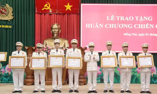 Tặng thưởng Huân chương Chiến công cho nhiều tập thể, cá nhân Công an tỉnh Đồng Nai
