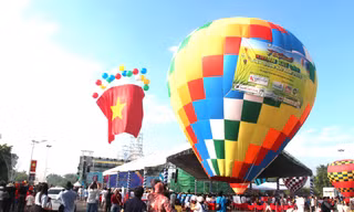 Hàng ngàn du khách 'check-in' tại Festival khinh khí cầu lớn nhất từ trước đến nay