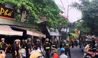Bắt đối tượng chém người, cố thủ trong nhà 