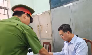 Bắt nguyên Tổng giám đốc Công ty CP Đầu tư Nhơn Trạch 