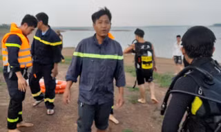 Cùng nhóm bạn dạo chơi hồ Trị An, một người đuối nước tử vong 