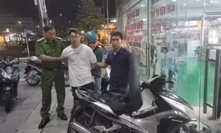 Bắt đối tượng dùng dao khống chế chủ cửa hàng cướp 6 điện thoại di động